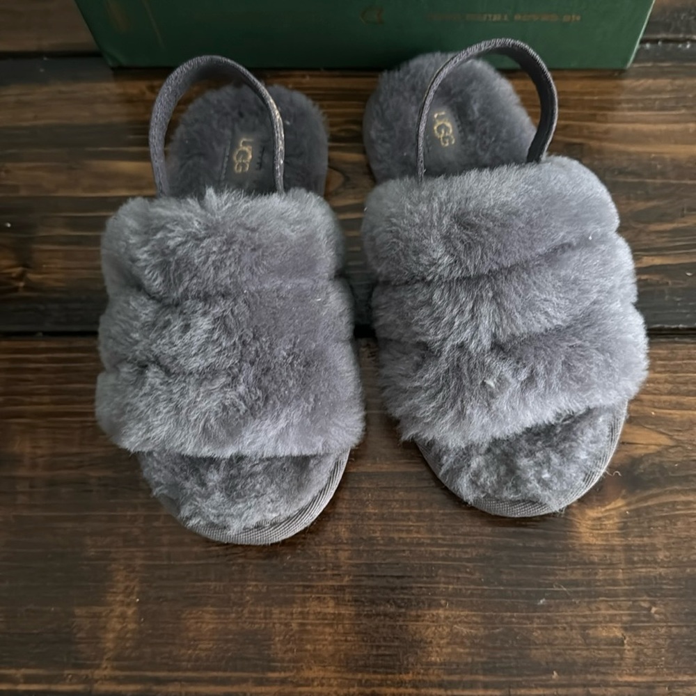 UGG Girls Fluff Slides - like new condition